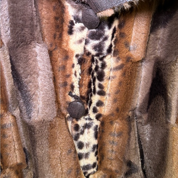 Vintage 90s reversible Brown Faux Fur Coat with Animal Print Lining - Picture 7 of 12